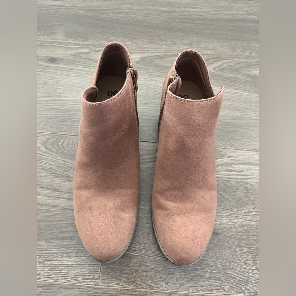 BNWOT Women's Suede Ankle Boots